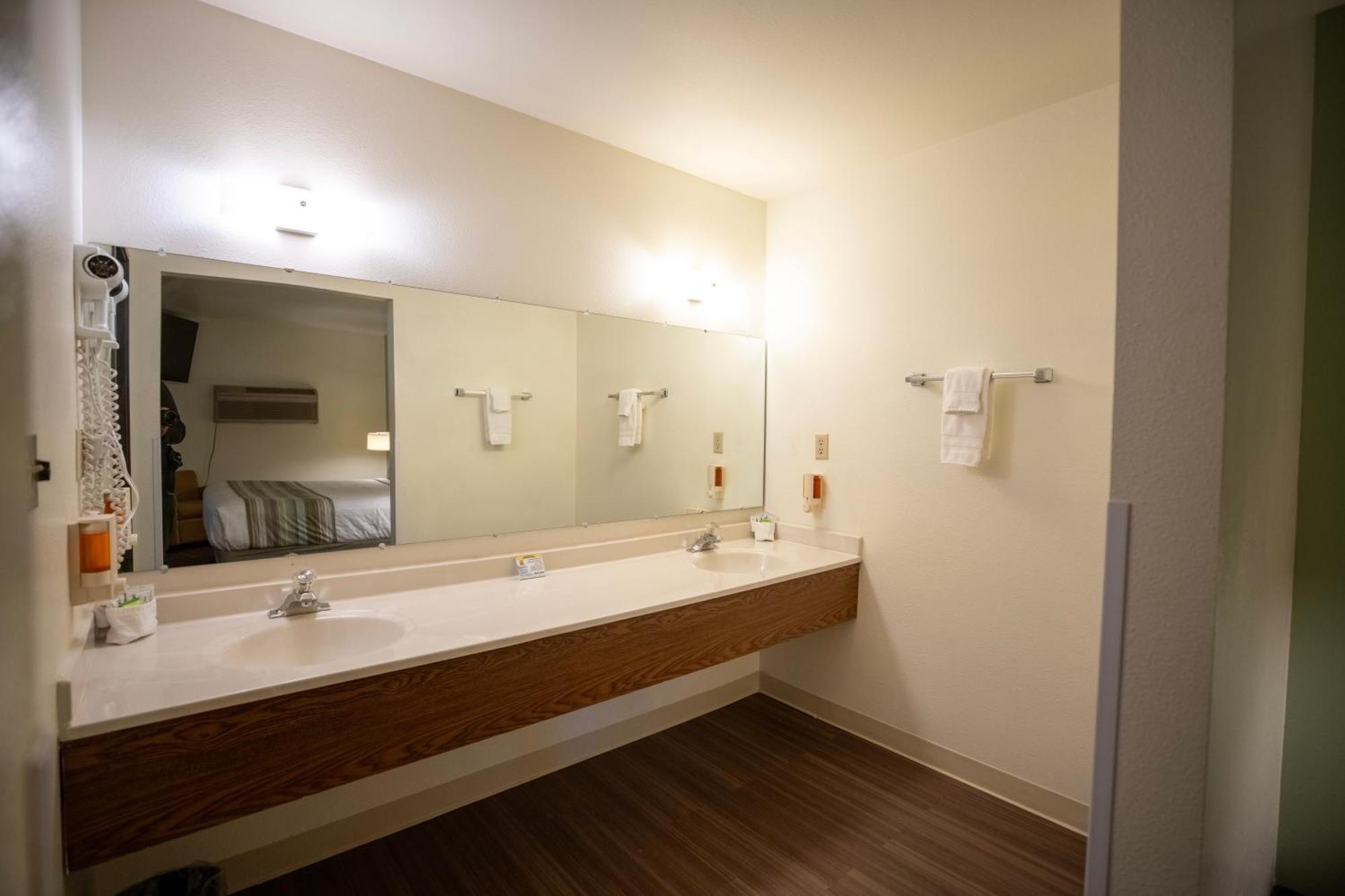 Mountain Vista Hotel 웨스트 엘로스톤 외부 사진